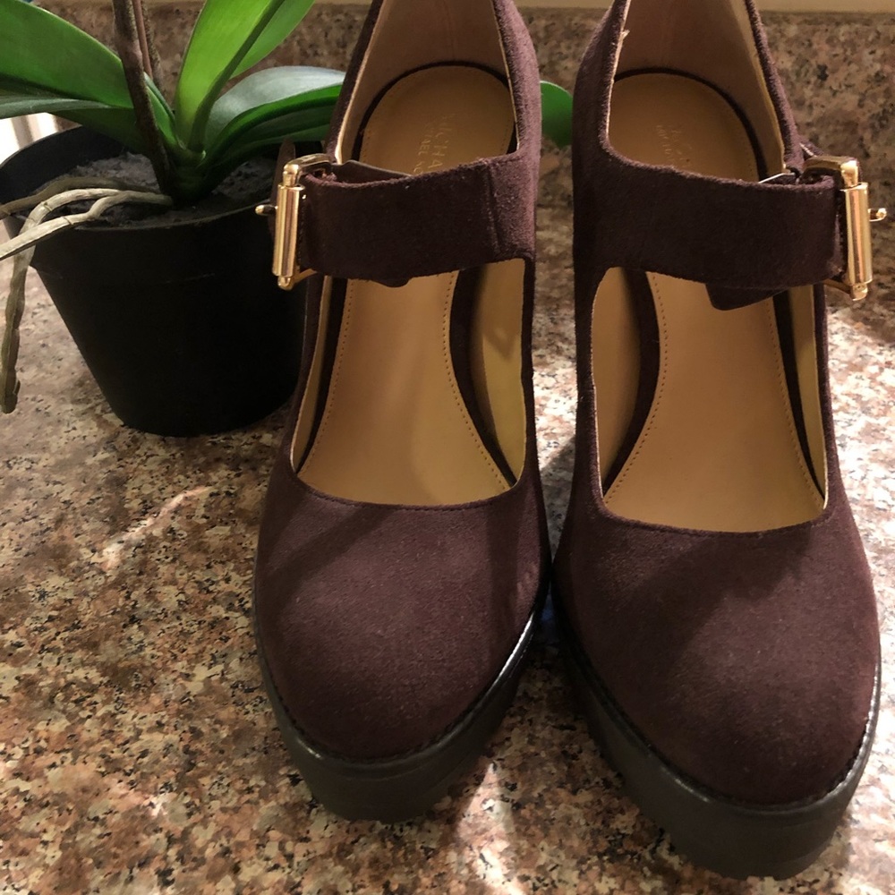 SORRY 😐 THIS IS SOLD ✅Michael Kors high heels 👠 - Picture 2 of 8